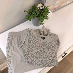 Splendid Lounge set Capri Cotton Jogger and Pullover size Small